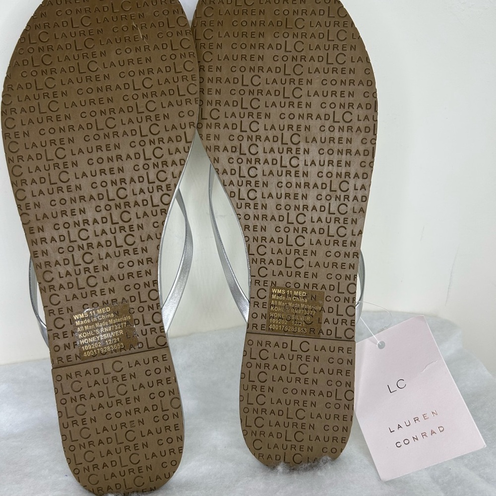 LC Lauren Conrad Thong Slippers Sz 11 Silver - Picture 2 of 2